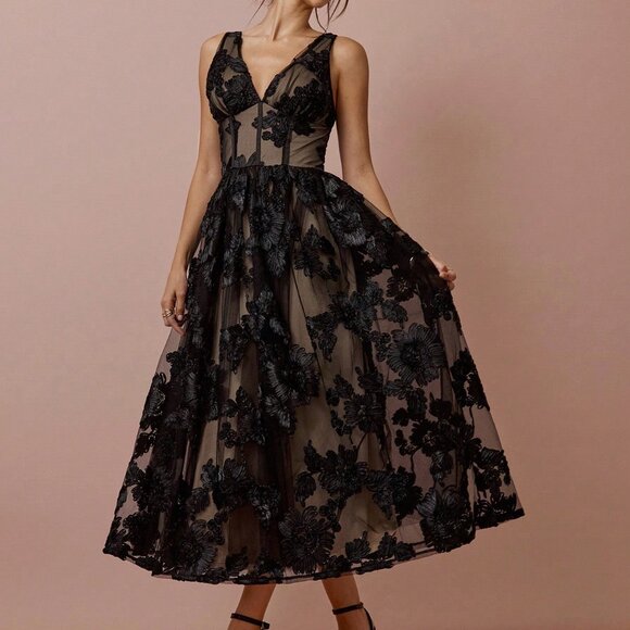 Black Elegant Women's Romantic Floral Mesh V-Neck Princess Dress - Picture 4 of 7